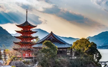 Ultimate Japan Travel Guide 2025: Best Time to Visit, Top Attractions, Food & Tips