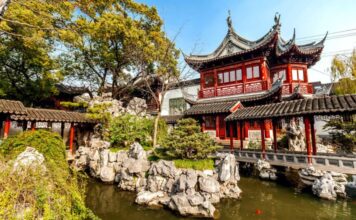 The ULTIMATE Yu Garden Guide: The Quintessence of Chinese Architecture in Shanghai
