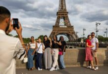 How much does a trip to Paris cost: The details of Paris Travel Costs (Traveling, Food, Stay & MORE)