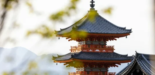 Kiyomizu-dera Temple: Admiring Kyoto from the Wooden Terrace & Ninenzaka Path